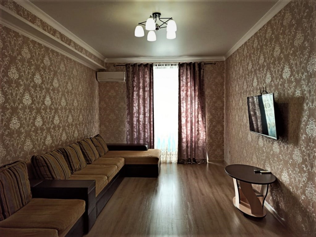 Апартаменты с 3 комнатами с балконом и с видом на город КвартОтель на М.Горького 85Б