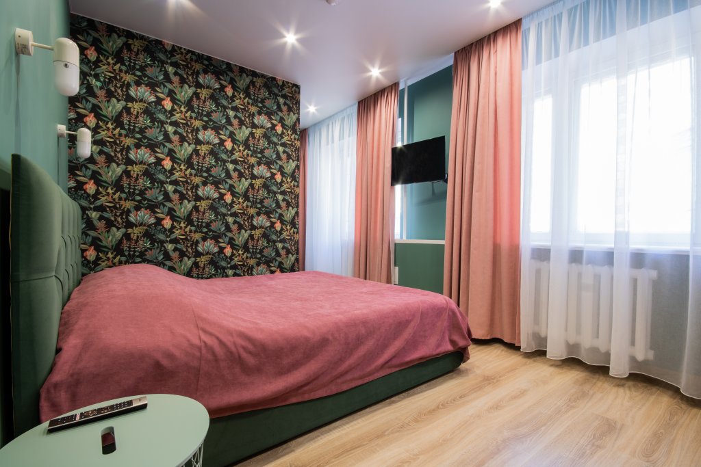 Standard Doppel Zimmer mit Balkon Apart House SM Na Vyiuchejskogo Apartments