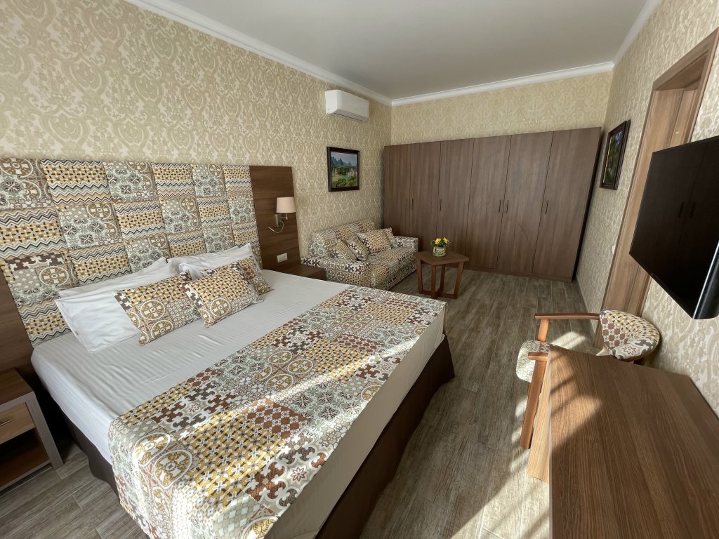 Standard Dreier Familie Zimmer 2 Schlafzimmer mit Balkon Kurortny Hotel Divny Mir Kapkana Bej  4****