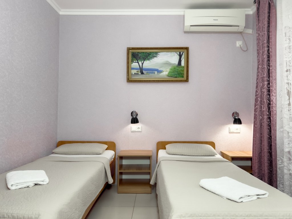Standard Doppel Zimmer mit Blick Tri Bogatyrya Hotel