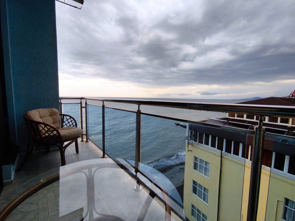 Люкс Premium с балконом и с красивым видом из окна ЖК Дельфин
