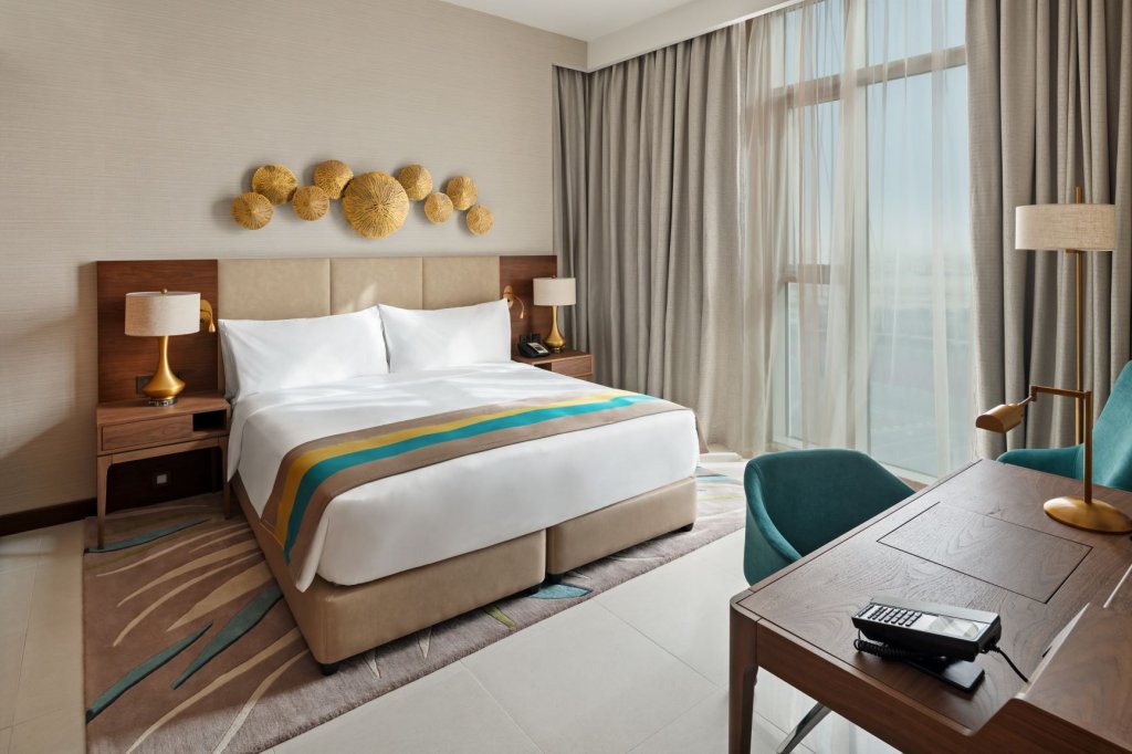 Номер Standard Holiday Inn Dubai Al-Maktoum Airport, an IHG Hotel