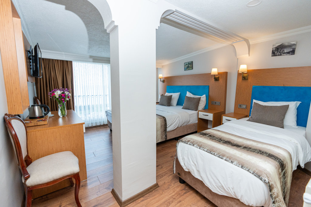 Standard Triple room with sea view Seatanbul Hotel