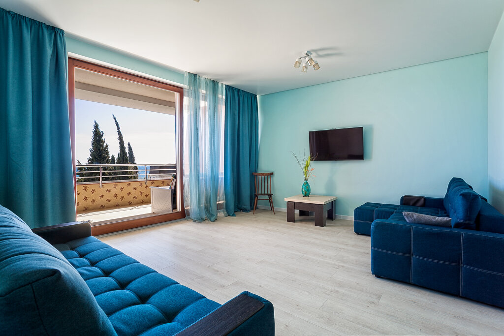Апартаменты с 3 комнатами с балконом и с красивым видом из окна Apartments Familiya Elitе