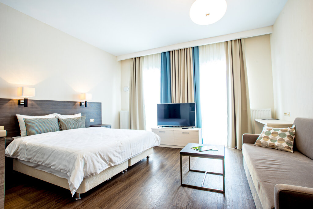 Апартаменты «Комфорт» однокомнатные Апарт-Отель Ramada hotel&suites by Wyndham Novosibirsk Zhukovka