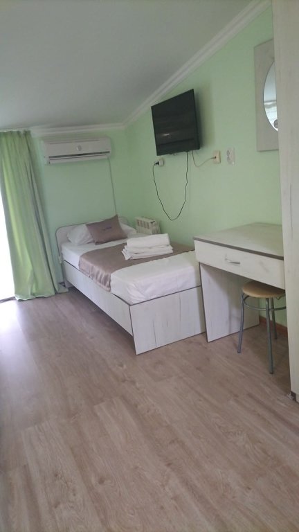 Standard Vierer Zimmer mit Balkon Angelina ot Travel Hotels Anturazh Guest house