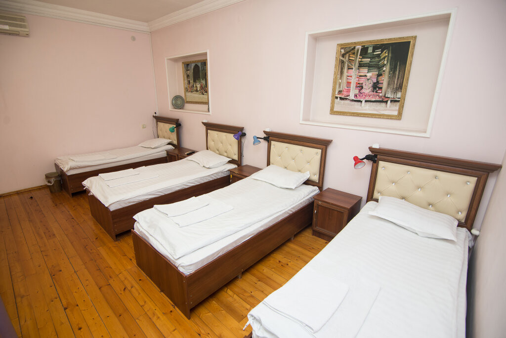 Кровать в общем номере Grand Art Premium Hotel