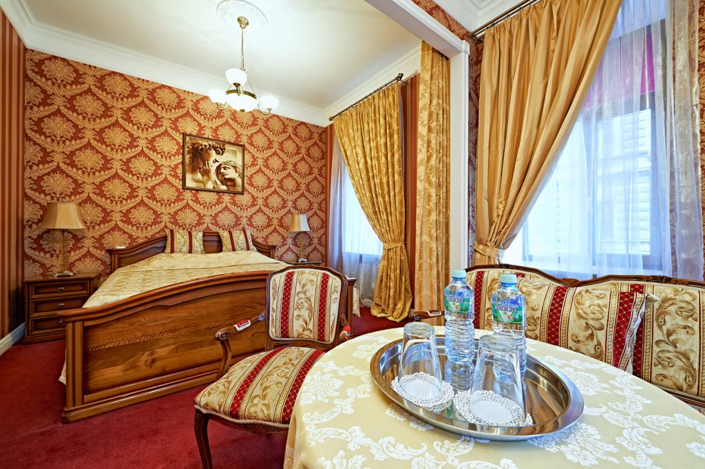 Double Suite with balcony and with city view Baryshkoff