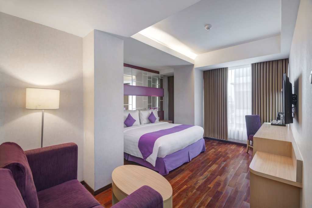 Executive Suite with balcony and with view Quest Hotel Darmo - Surabaya by ASTON