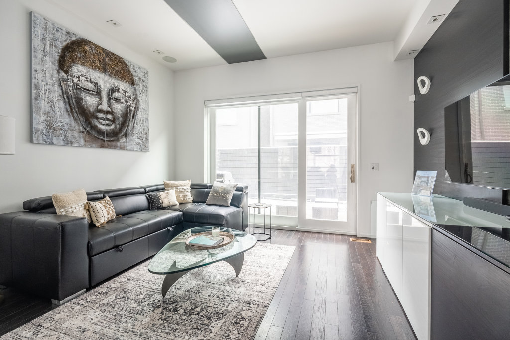 4 Bedrooms Apartment with view Exclusive Four-Bedroom Townhouse in Downtown Toronto Private House