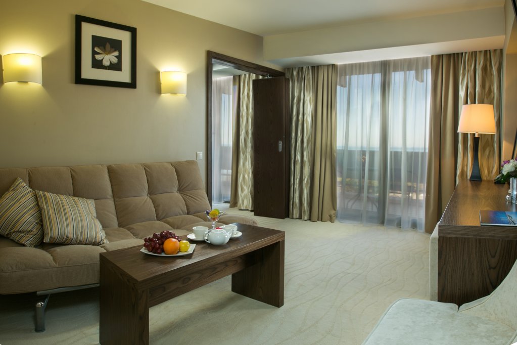 Двухместный люкс Premium с балконом Гранд Отель «Жемчужина»