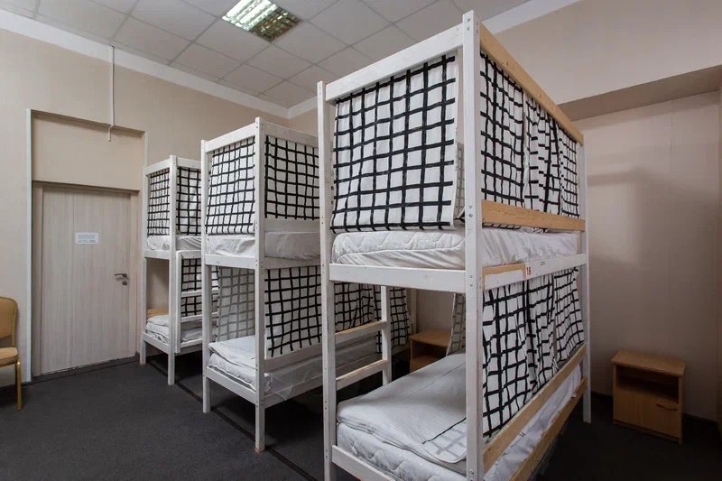 Кровать в общем номере Хостел Ярослав