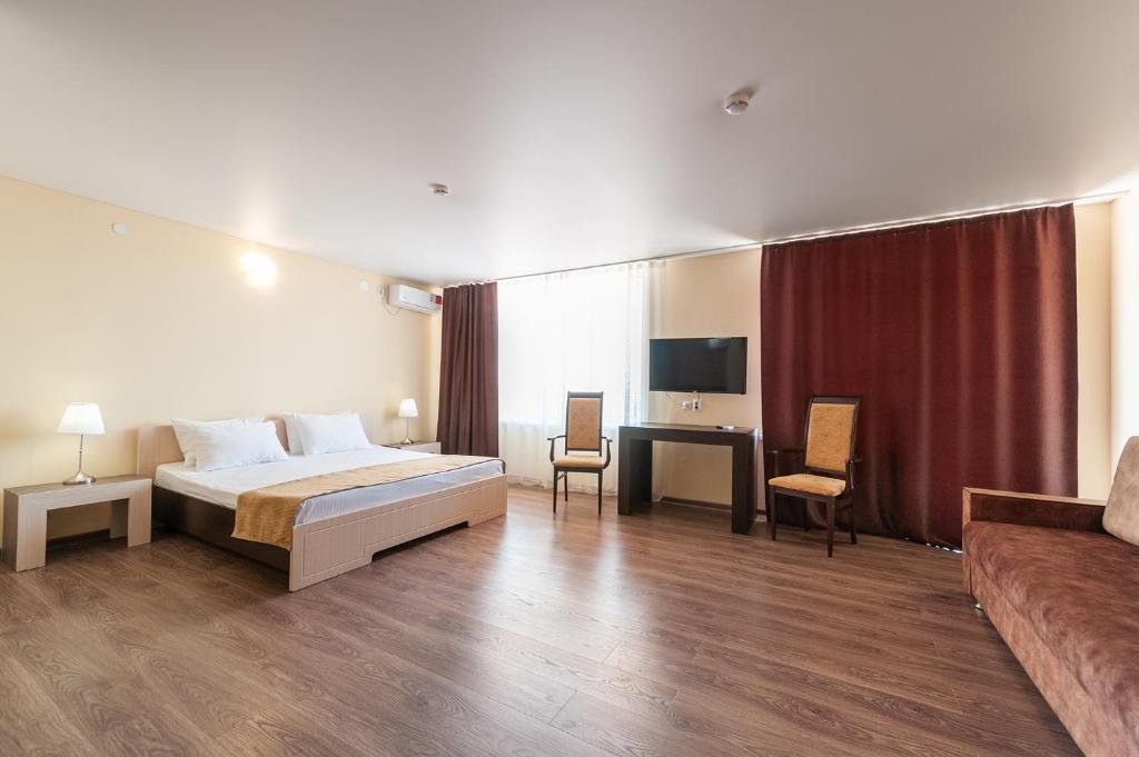 Standard Dreier Zimmer mit Balkon Sanatorno-Ozdorovitelnyij Kompleks Optimist Hotel