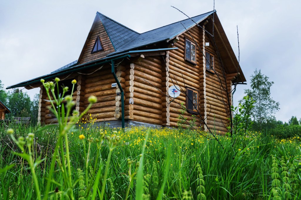 Cabaña 3 habitaciones con balcón y con vista Novgorodskaya Derevnya Cottage