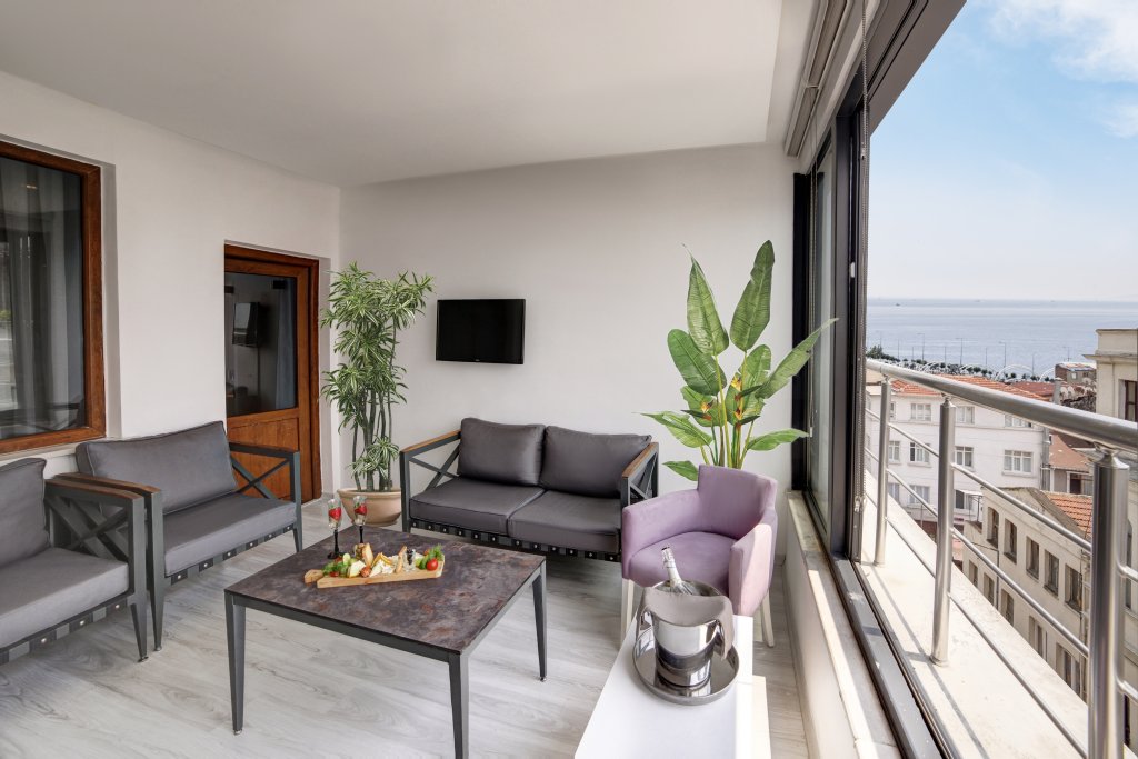 Familie Suite mit Balkon und mit Blick Skalion Hotel & SPA