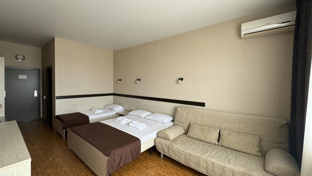 Standard Quintuple room with balcony Hotel Dyuny Dzhemete