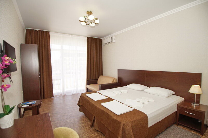 Standard Triple room with balcony Golden Resort