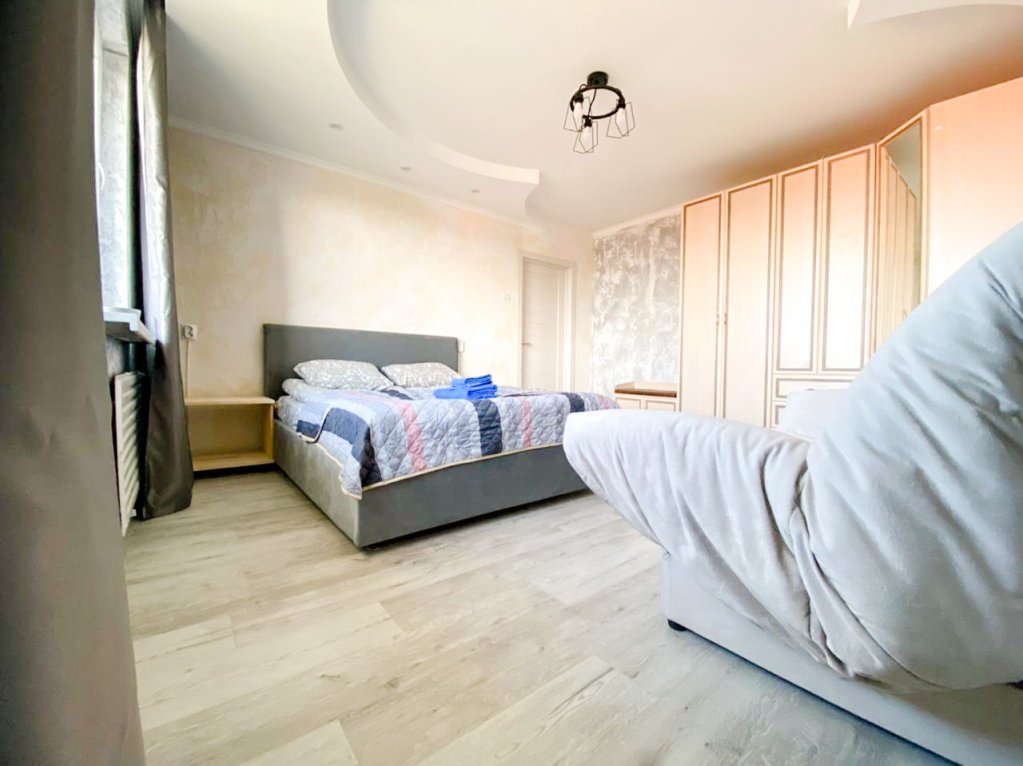 Apartamento doble 2 dormitorios con balcón y con vista Bagramyana 22 Apartments