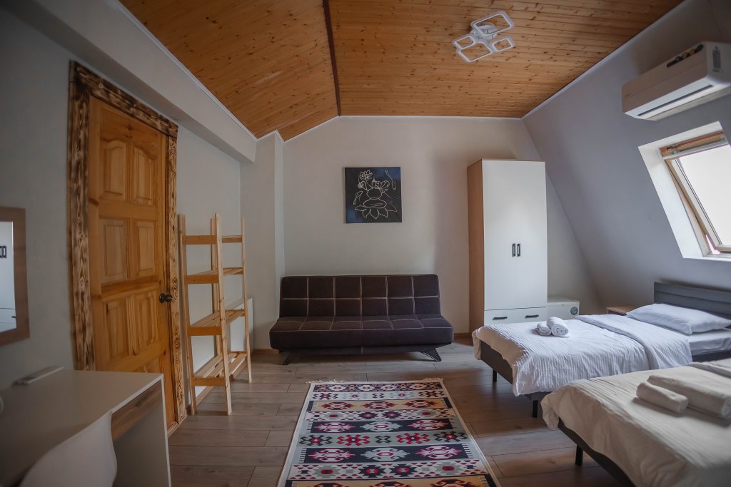 Habitación cuádruple Confort 2 dormitorios con vista a la montaña Dom RA in SUNSVET space Hotel