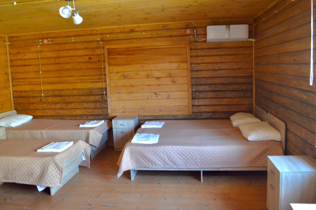 Habitación cuádruple Confort con balcón Eko Tun Guest House