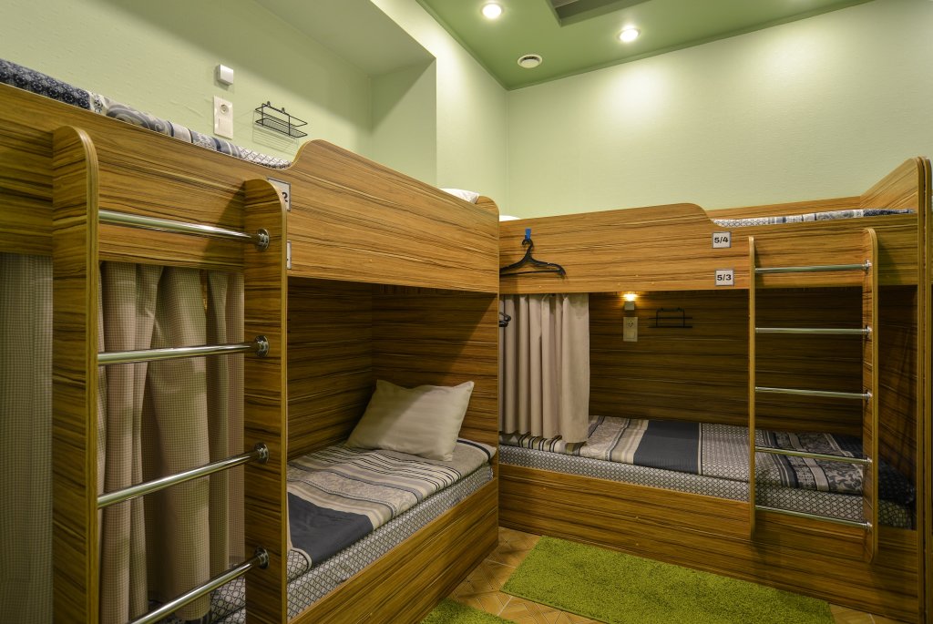 Кровать в общем номере Red Apple Mini Hotel, hostel
