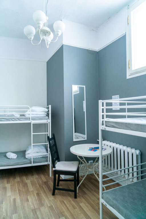 Кровать в общем номере (мужской номер) Imaginary Hostel