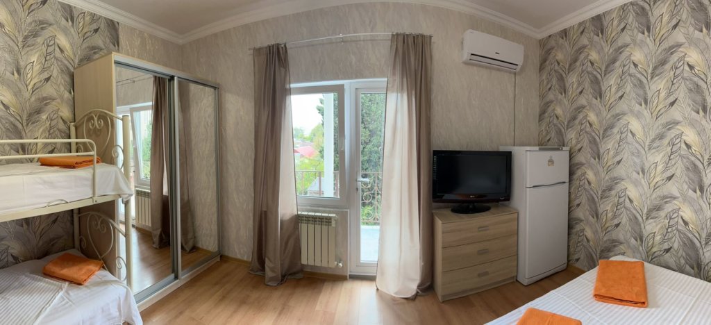 Superior Vierer Apartment mit Balkon und mit Blick auf den Innenhof Na Tsvetochnoy Apartments