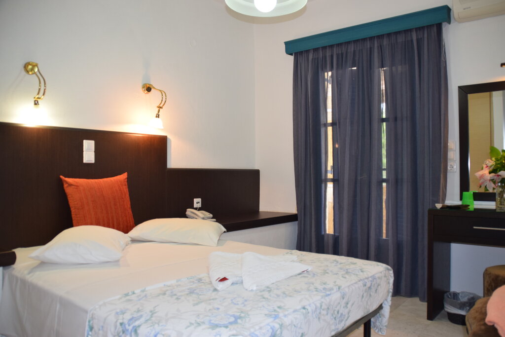 Standard Einzel Zimmer mit Balkon Karavostasi Beach Hotel
