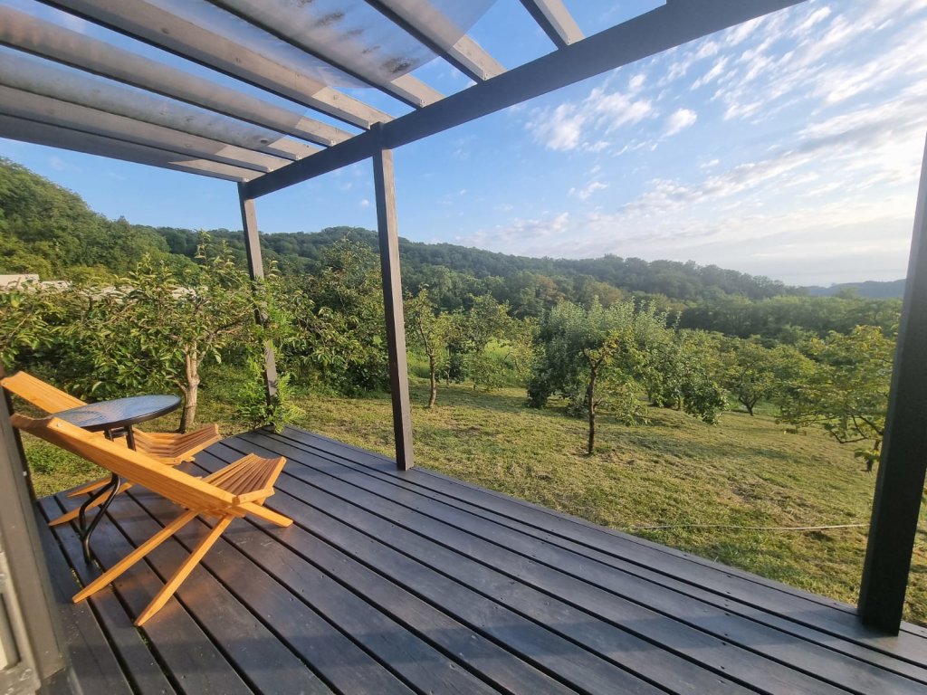 Hütte mit Balkon und mit Blick Ferma Fermerskiy Eko-Otel Sreda Hotel