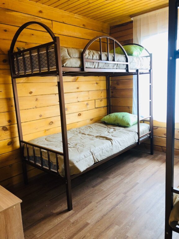 Кровать в общем номере Гостевой Дом Форт Байкал МРС
