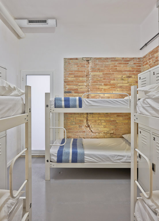 Bett im Wohnheim Hola Hostel