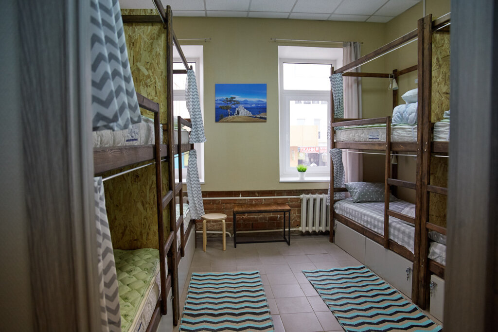 Cama en dormitorio compartido con vista Central Hostel