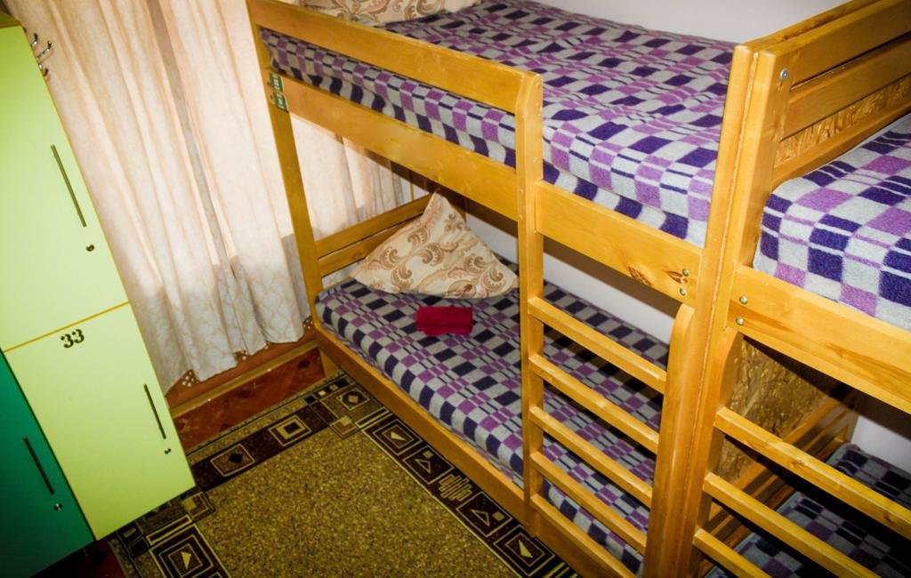 Cama en dormitorio compartido (dormitorio compartido masculino) Mini-hotel Provans - Hostel