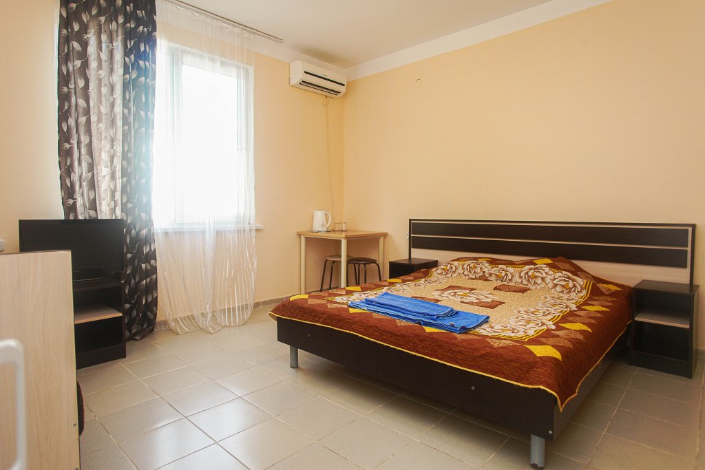 Standard Triple room with balcony Dubravushka Guest house