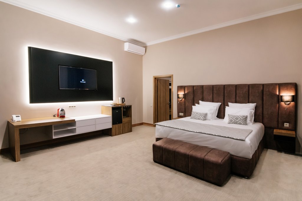 Двухместный luxe с 2 комнатами Central City Hotel Pyatigorsk