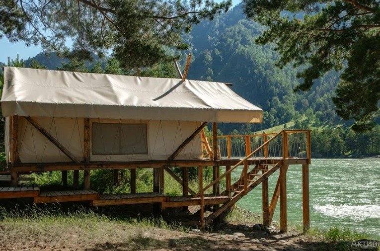 Präsidenten First Line Tent mit Bergblick Ajvengo Glemping Gornyij Altaj Hotel