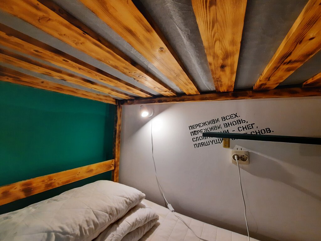 Кровать в общем номере (мужской номер) с видом на город Хостел Академия