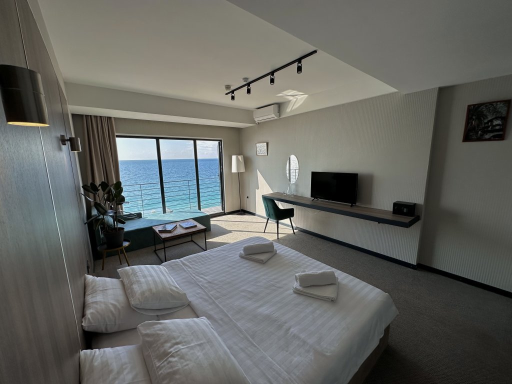 Habitación Confort con balcón y con vista al mar "Prince Hotel Gagra"
