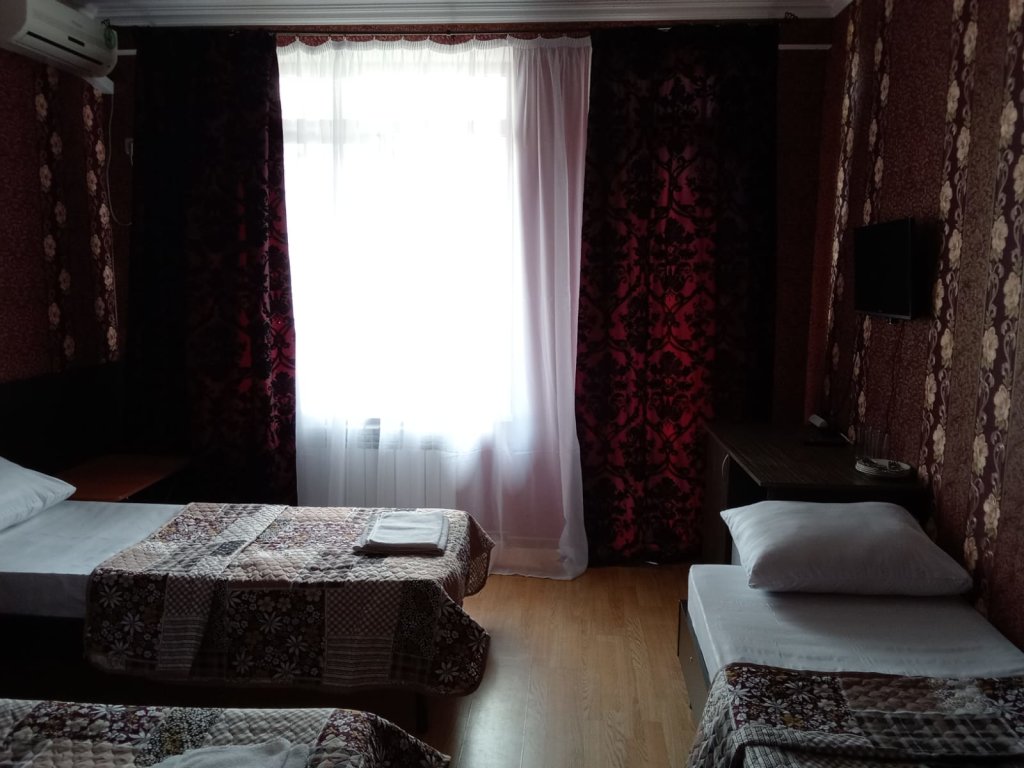 Standard Triple room with balcony and with view Гостевой дом "Каникулы"