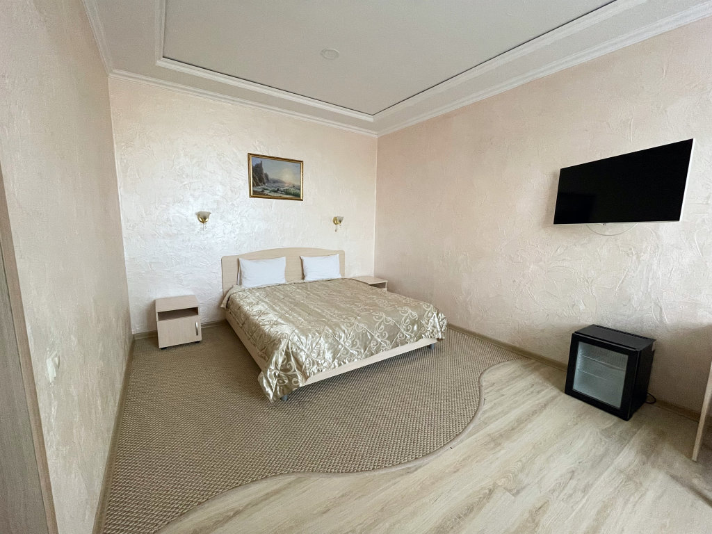Deluxe with chair bed Double room Hotel RGK Rezidentsiya