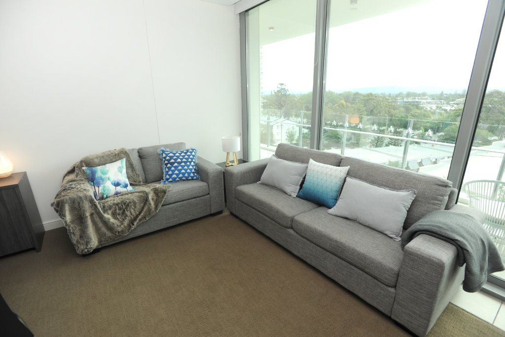 1 Bedroom Apartment with balcony Modern Apartment with Resort Style Living Surfers Paradise