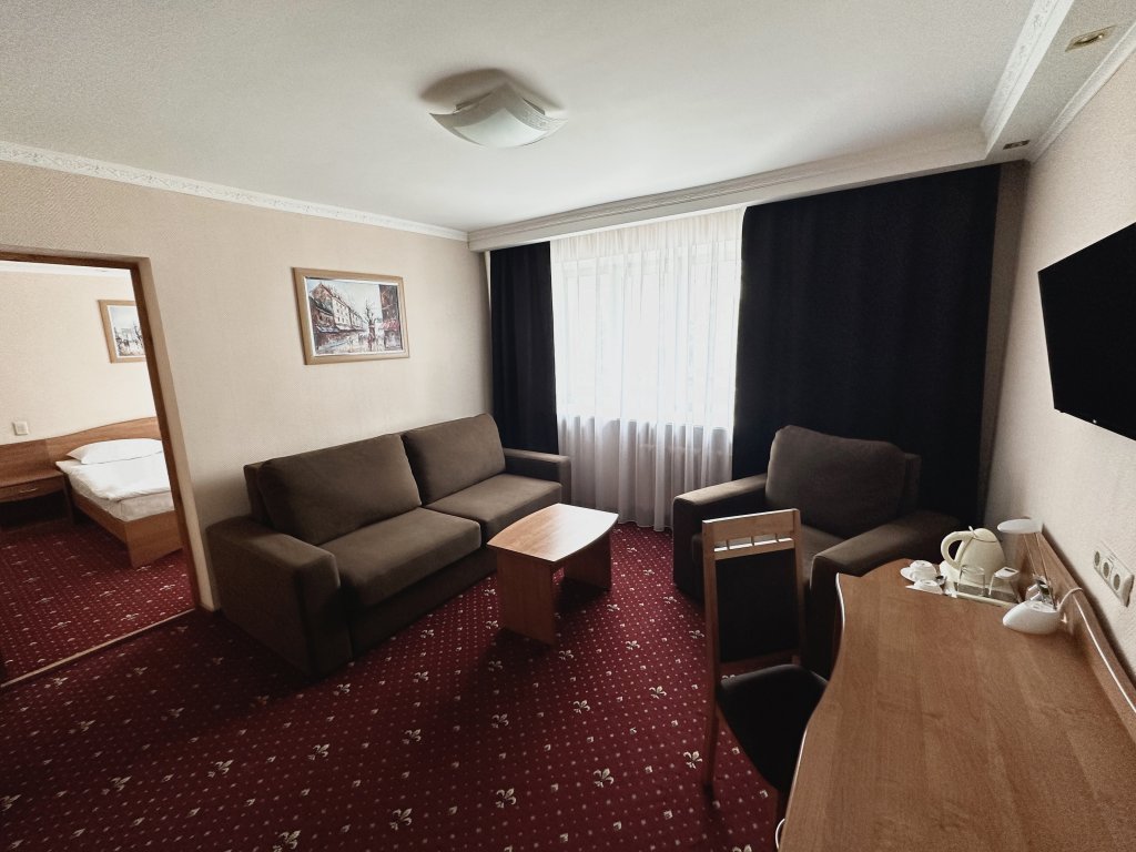 Двухместный полулюкс с 2 комнатами Отель Прикамье