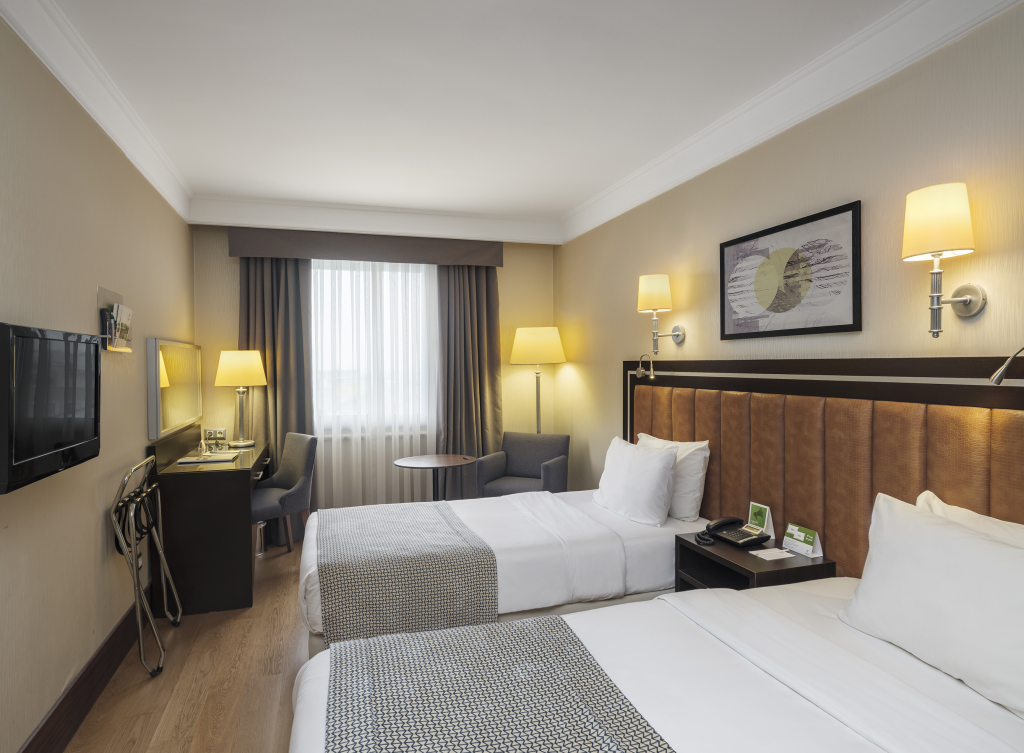 Park inn istanbul. Holiday Inn Стамбул. Edition Hotel old City.