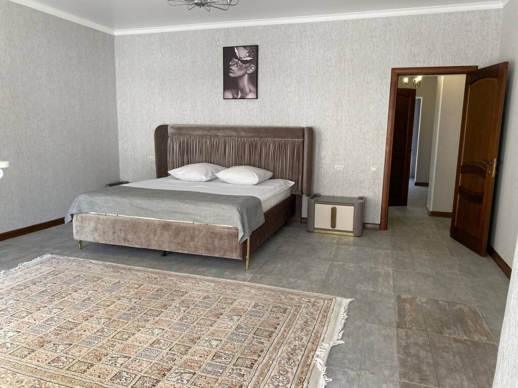 Suite 2 Schlafzimmer mit Balkon Rossiya Hotel