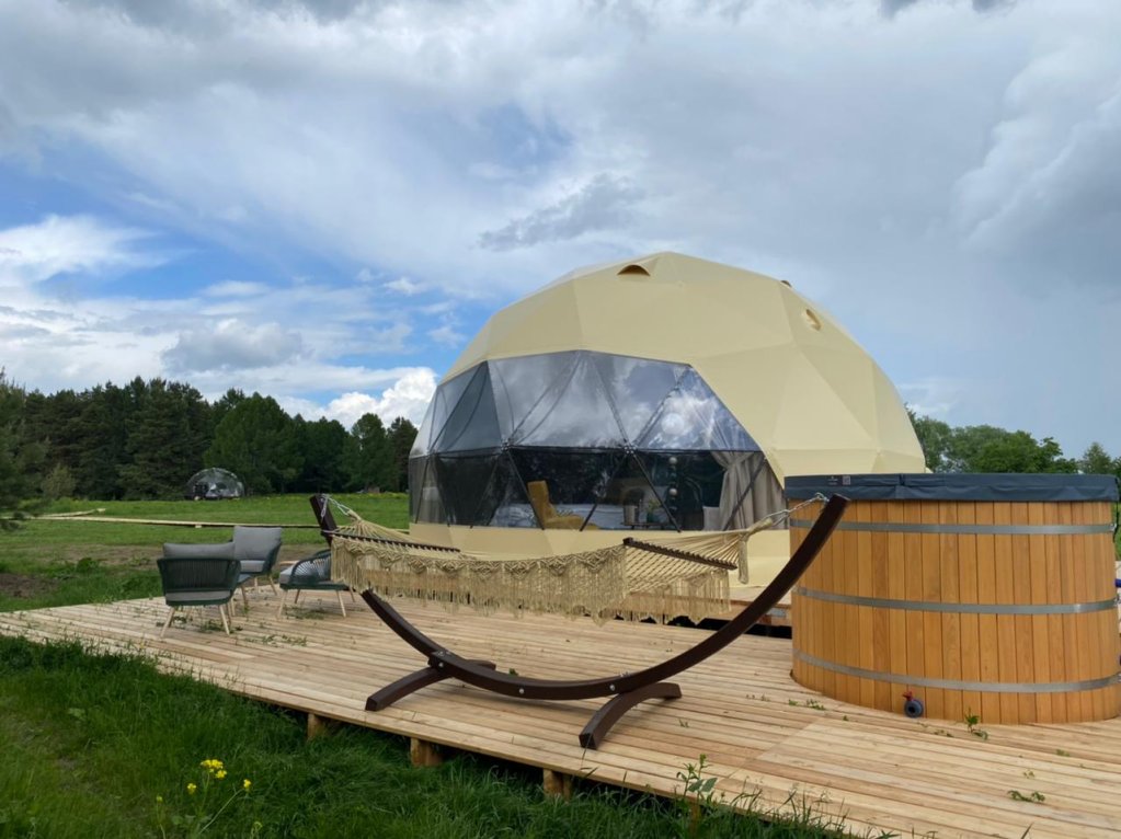 With a font Geodome mit Blick Tochka Nemo Glamping