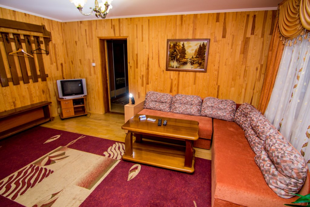 Standard Family room with balcony Hotel and restaurant complex Skolmo