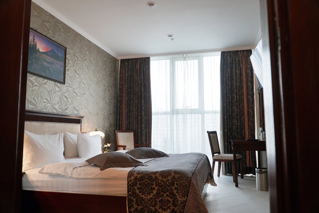 Люкс с 2 комнатами с красивым видом из окна Гранд Отель Астрахань