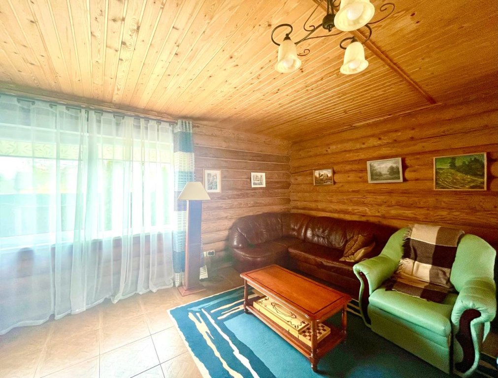 Hütte mit Balkon und am Strand Lesnoy Guest House