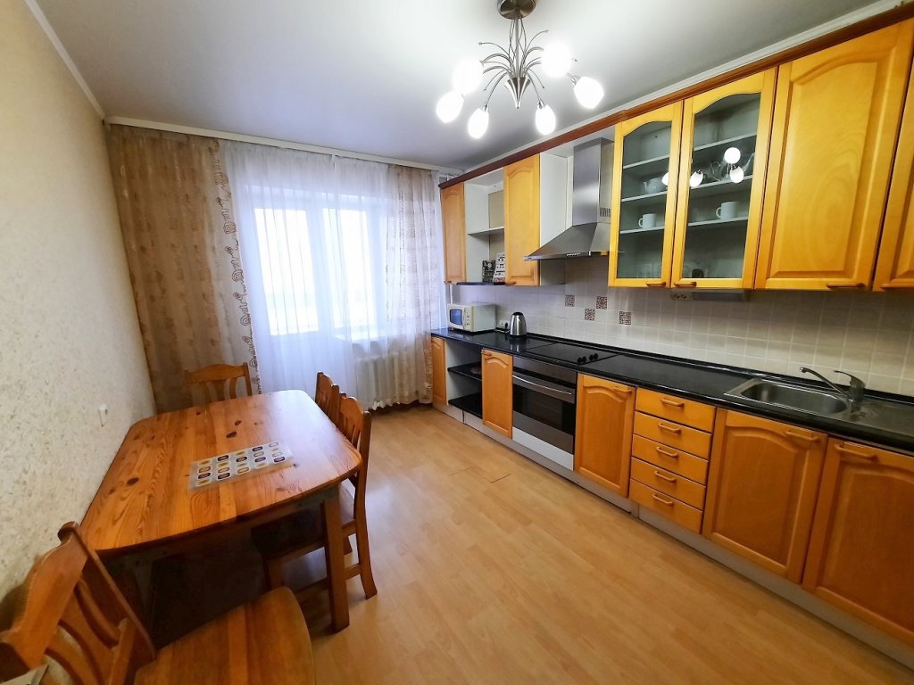Apartamento Na Mingazheva 140 Flat