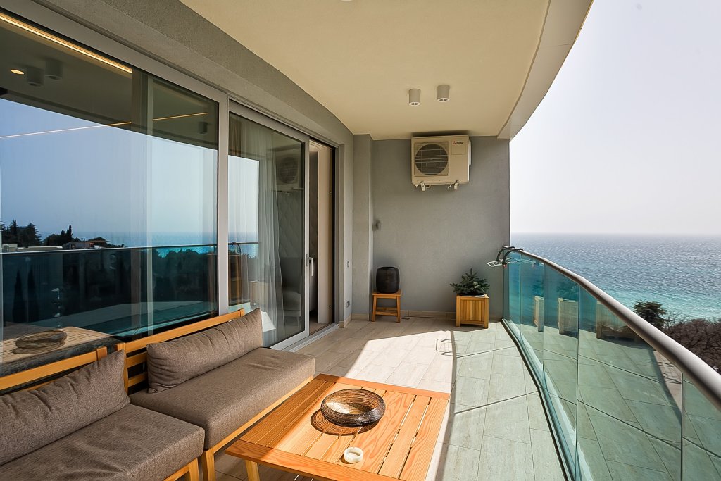Apartamento séxtuple De lujo con balcón y con vista al mar ZhK ZAZERKAL'E Apartments